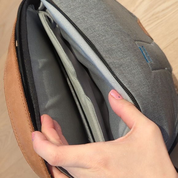 Peak Design V1 20L every day backpack - Picture 9 of 11